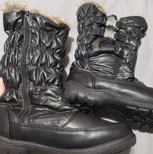New Totes black boots